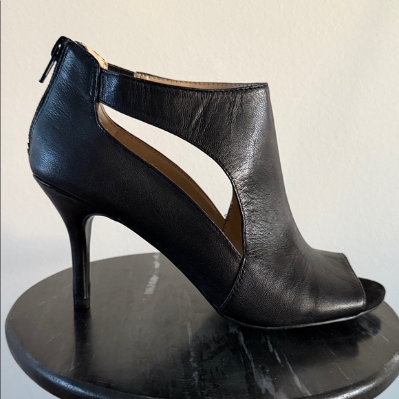 Nine West- Elegant Black Women's Open-Toe Black Leather Bootie Heels Size 6.5 - Picture 3 of 6